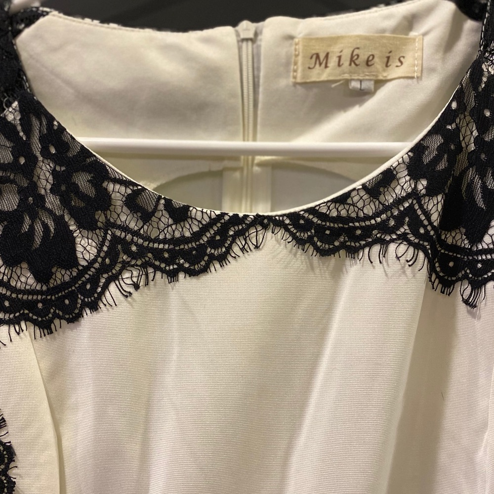Classic White Dress with Black Lace Accents Size L - Picture 3 of 7